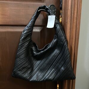 New Walter Baker Leather Dakota Shoulder Bag in Black